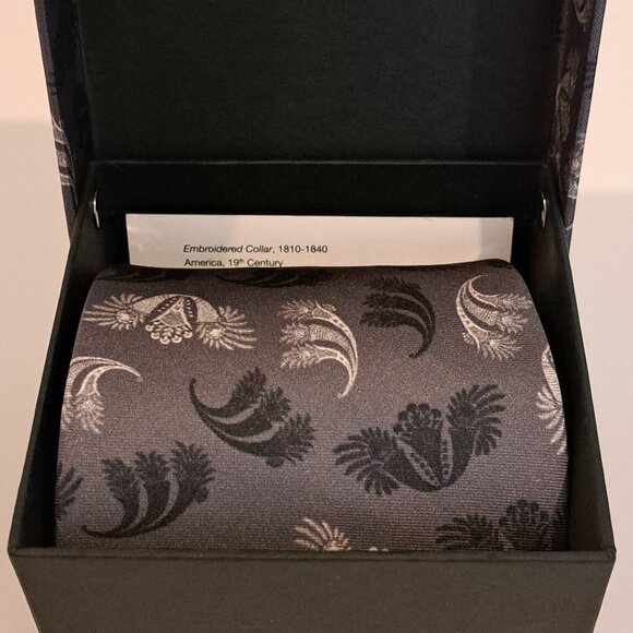 Cleveland Museum of Art Men's 100% Slik Tie "Embroidered Collar" Pattern NWT - Picture 9 of 13